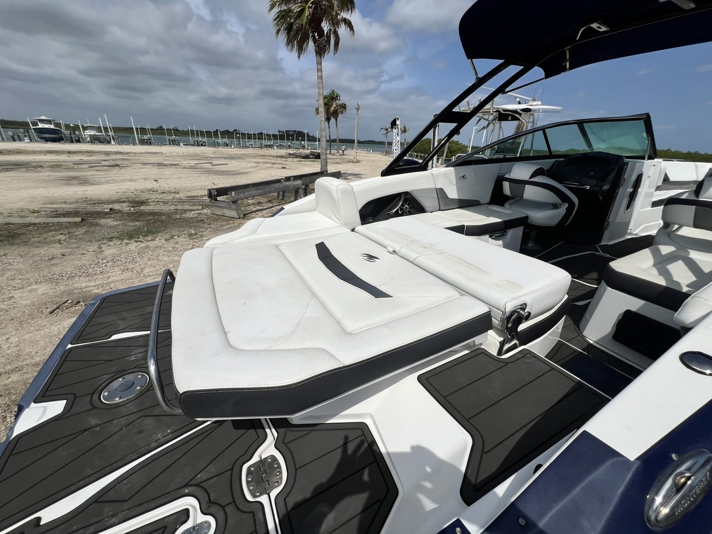 Blue Bayou 26ft Monterey Yacht For Sale