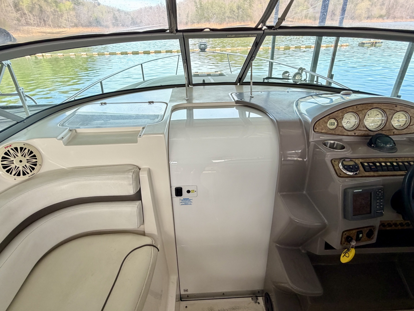 2008 Rinker 280 Express Cruiser