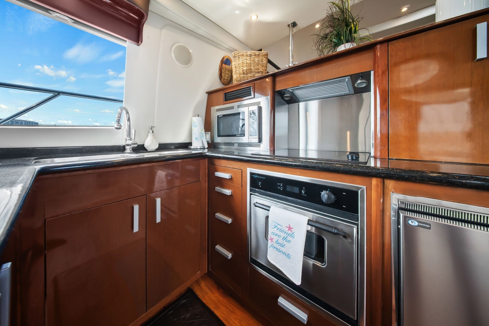 LADY CAPE 56ft Carver Yacht For Sale