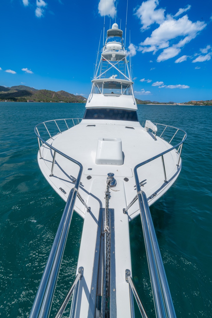 2005 Viking 61 Convertible Bow