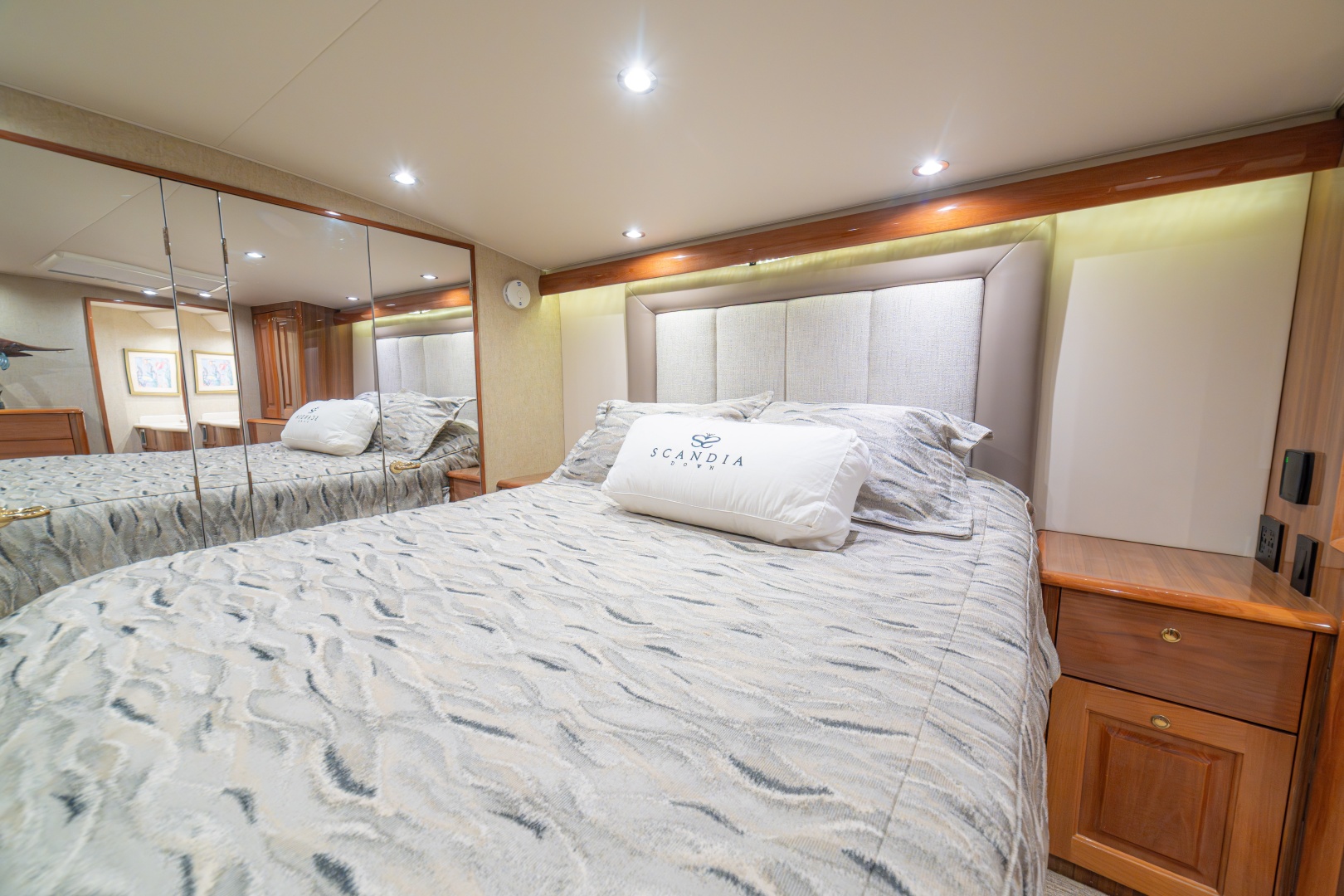 2005 Viking 61 Convertible Master Stateroom