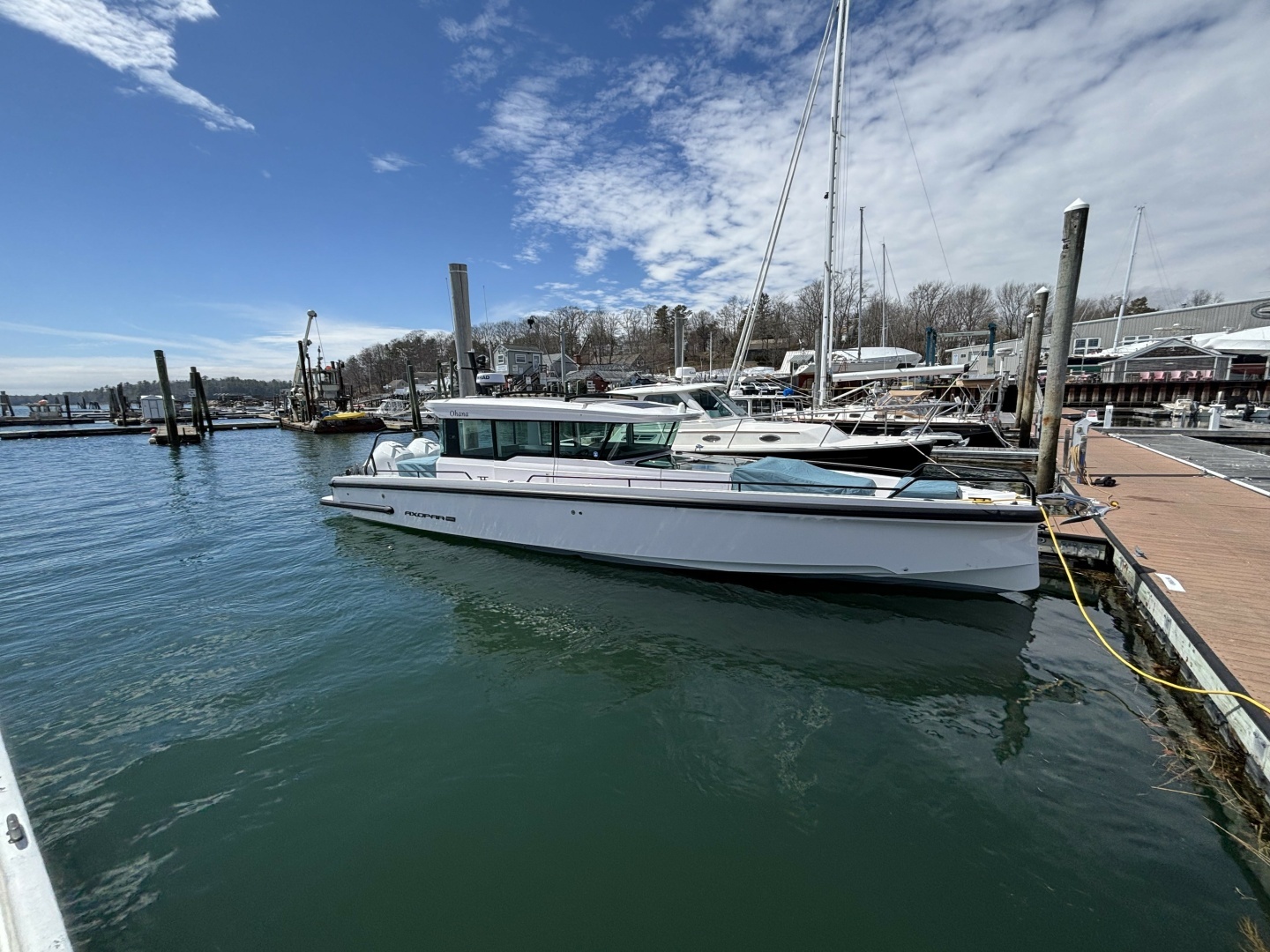 2023 Axopar 37XC Cross Cabin