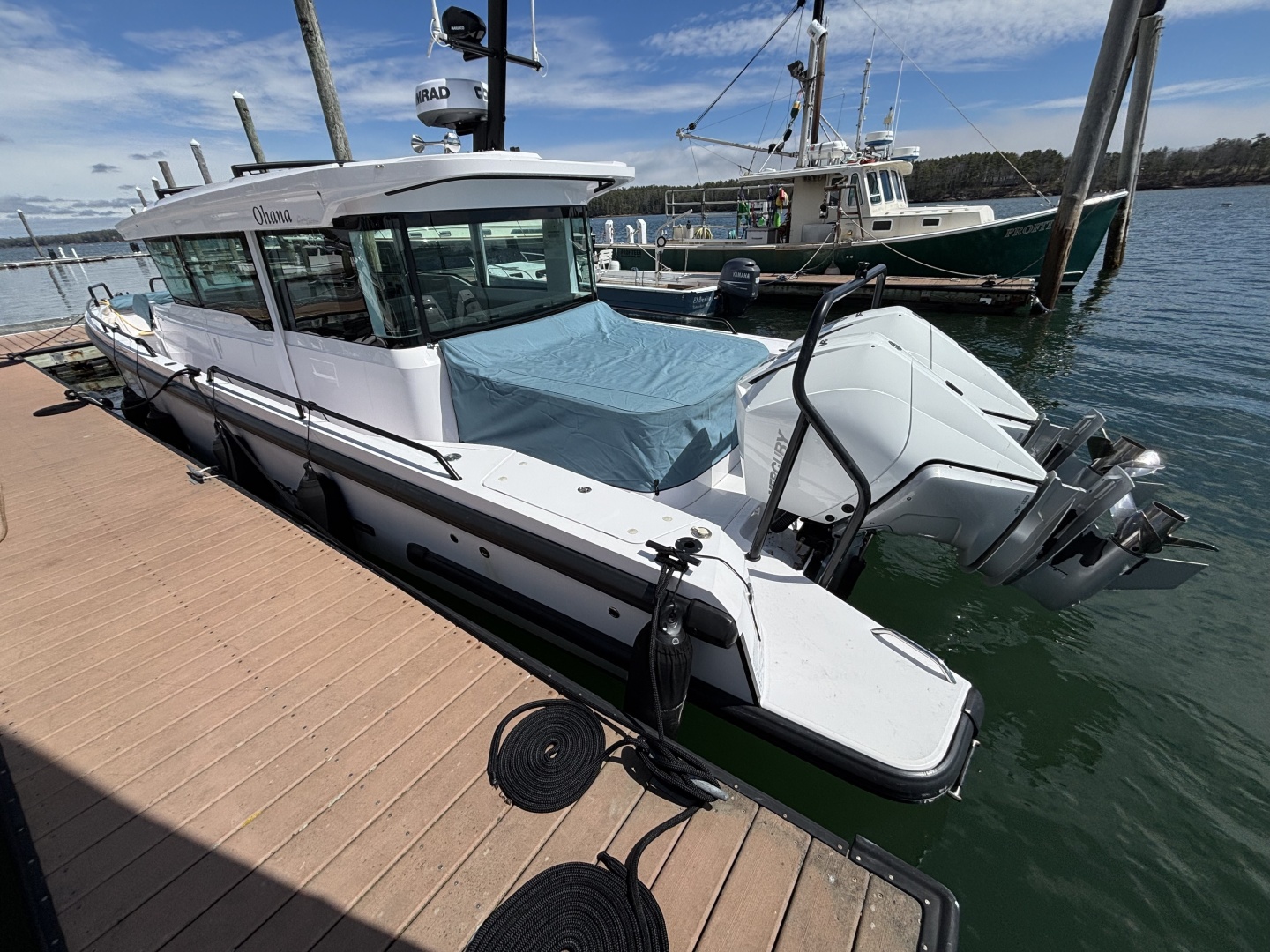 2023 Axopar 37XC Cross Cabin