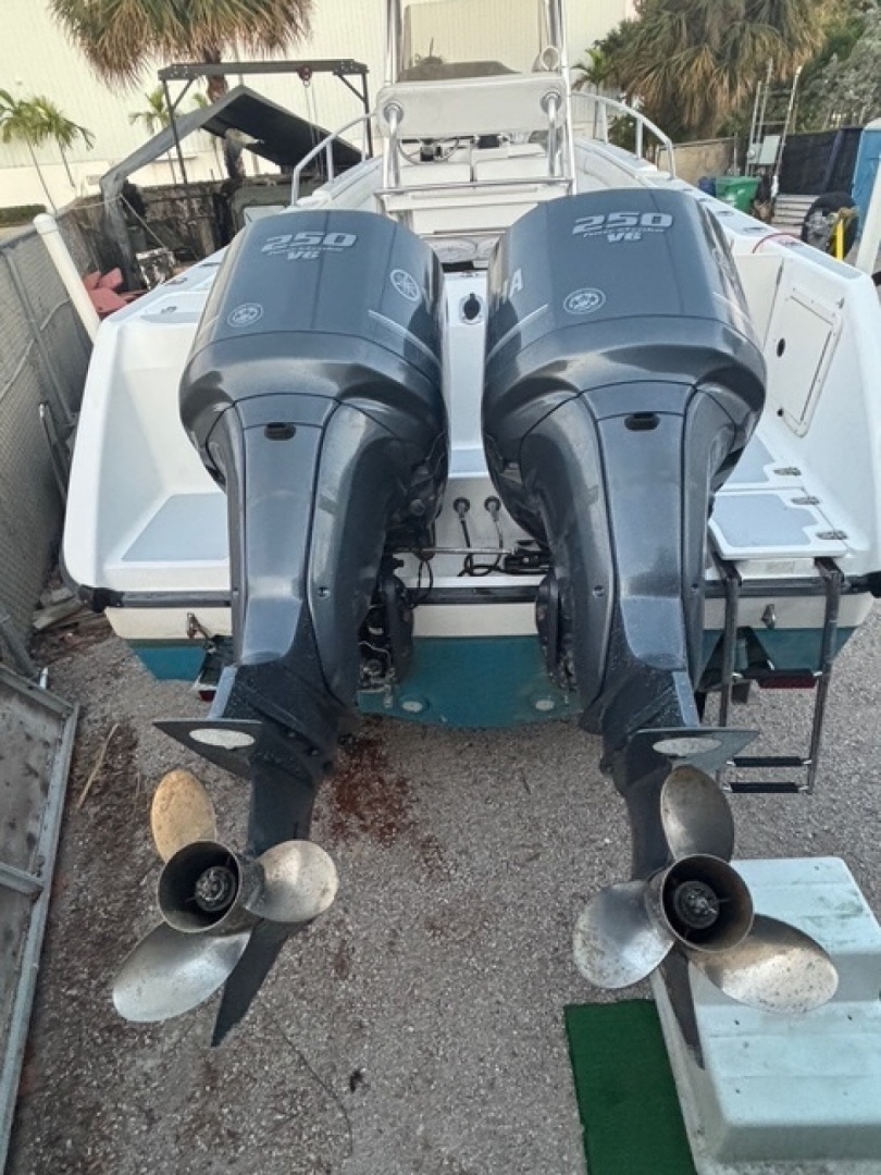 2001 Boston Whaler 26 Outrage