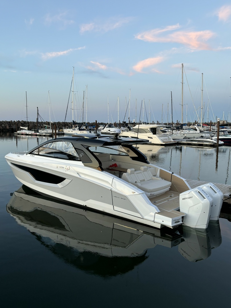 2024 Cruisers Yachts 42 GLS OB