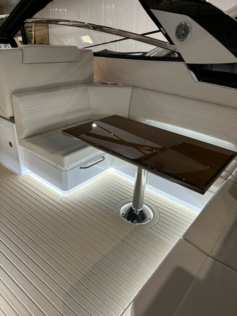 2024 Cruisers Yachts 42 GLS OB