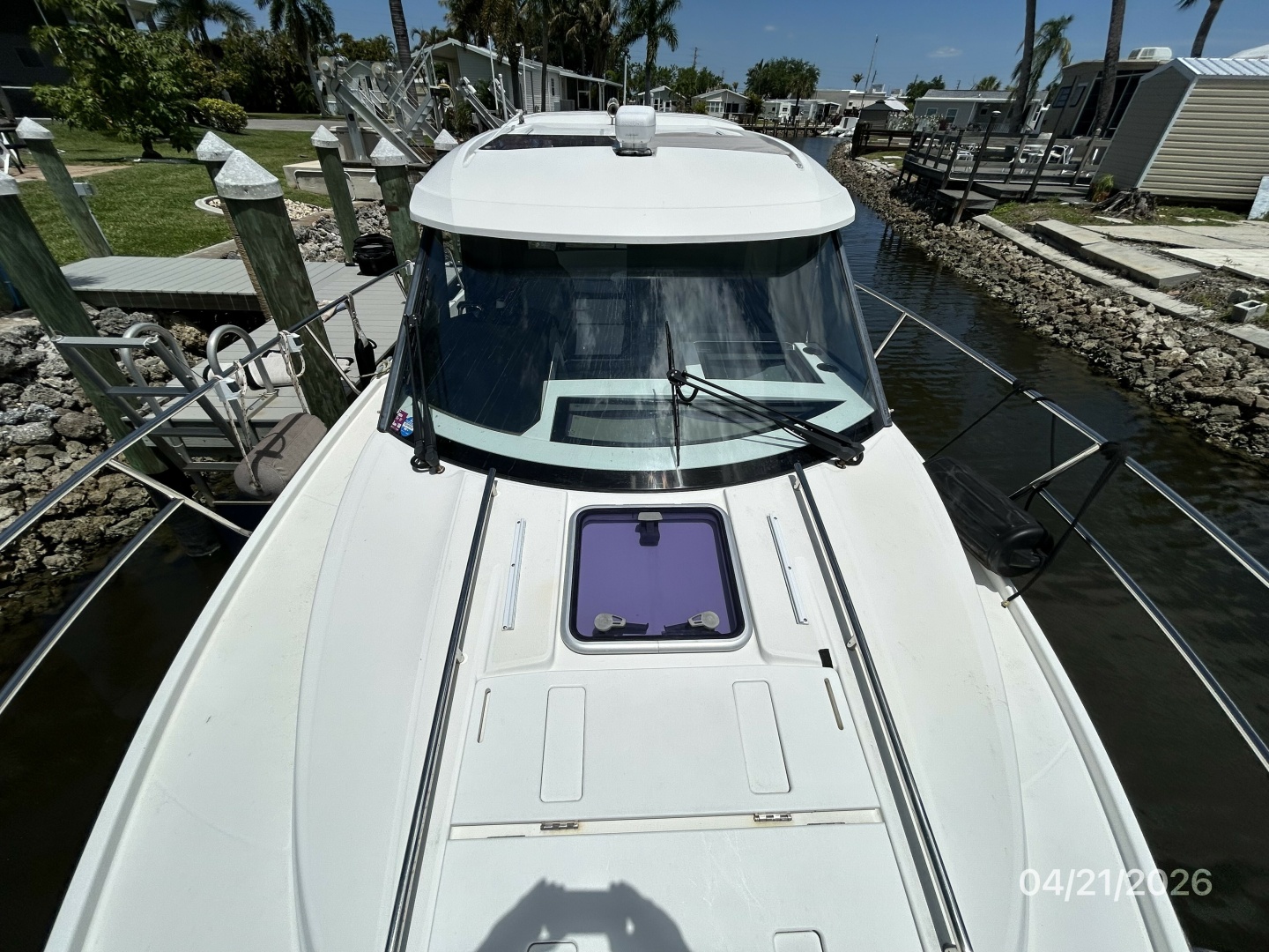 Jeanneau 895 foredeck aft