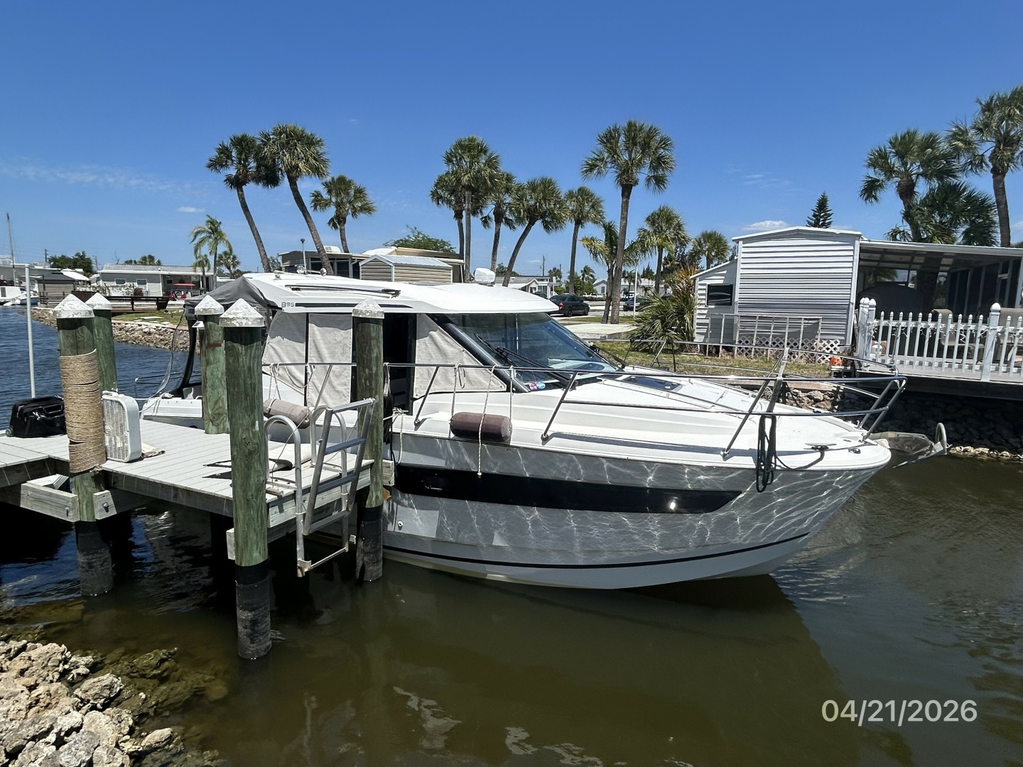 Jeanneau 895 starboard forward profile2