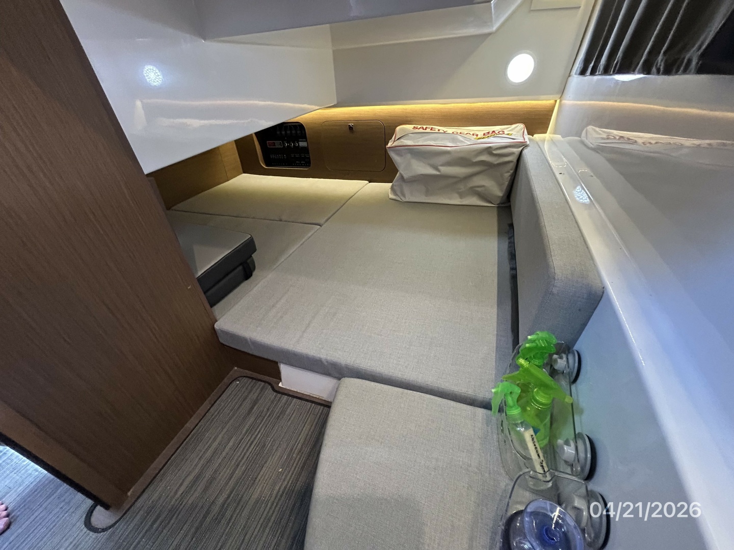 Jeanneau 895 guest stateroom2