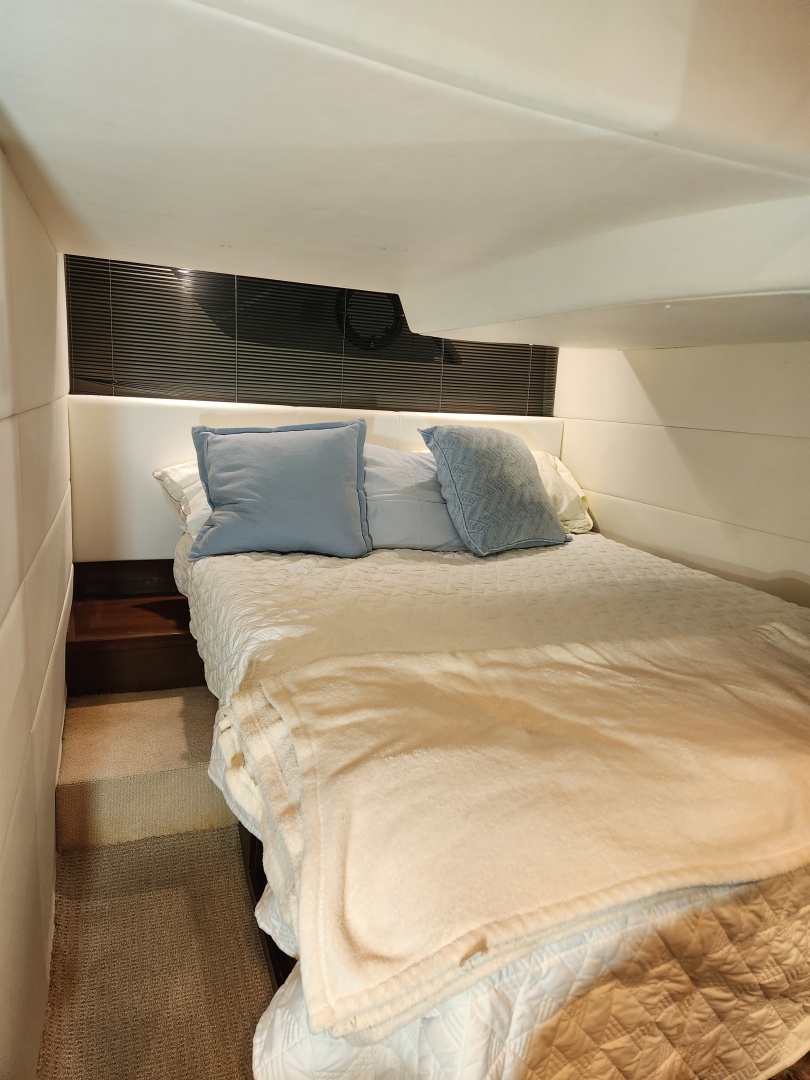 HOBNOBBIN 39ft Princess Yacht For Sale