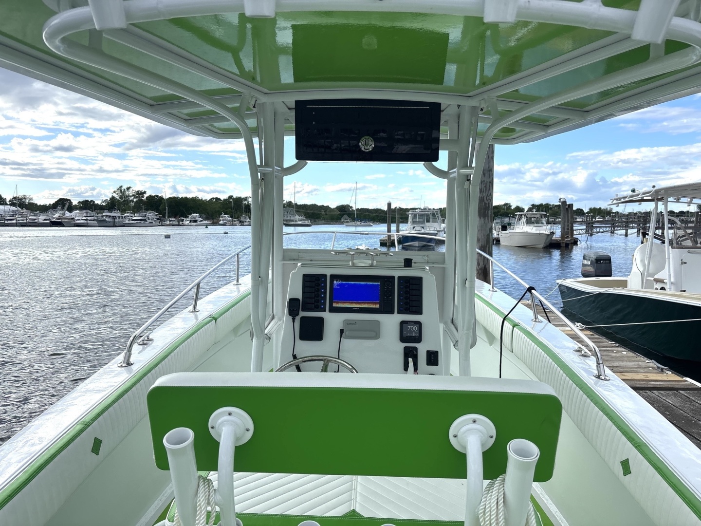 27ft Larson Yacht For Sale