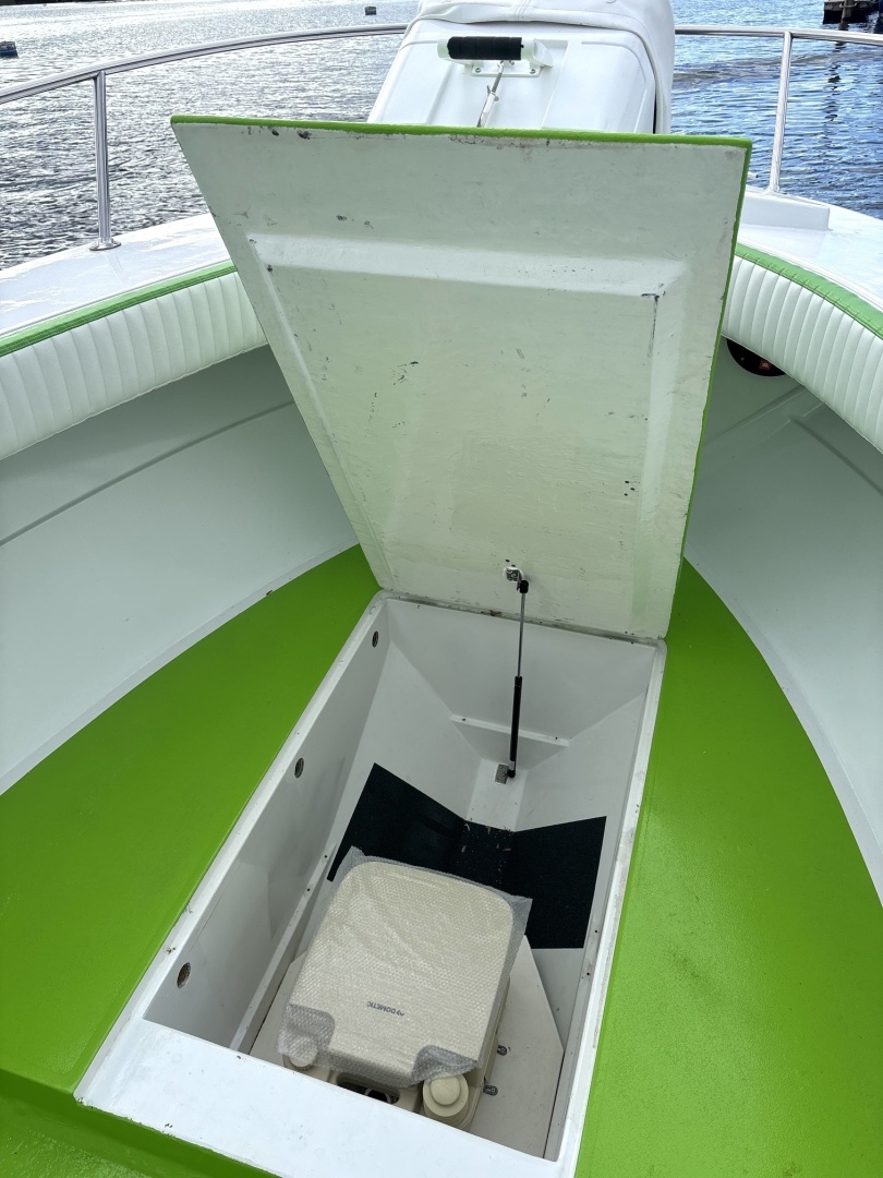 27ft Larson Yacht For Sale