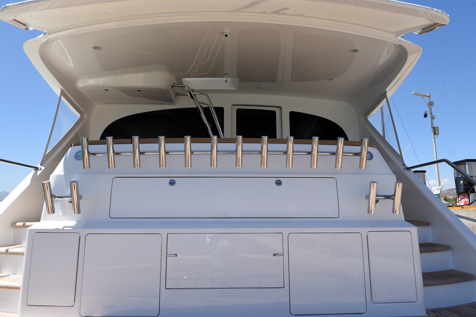 2024 Viking 90 Skybridge