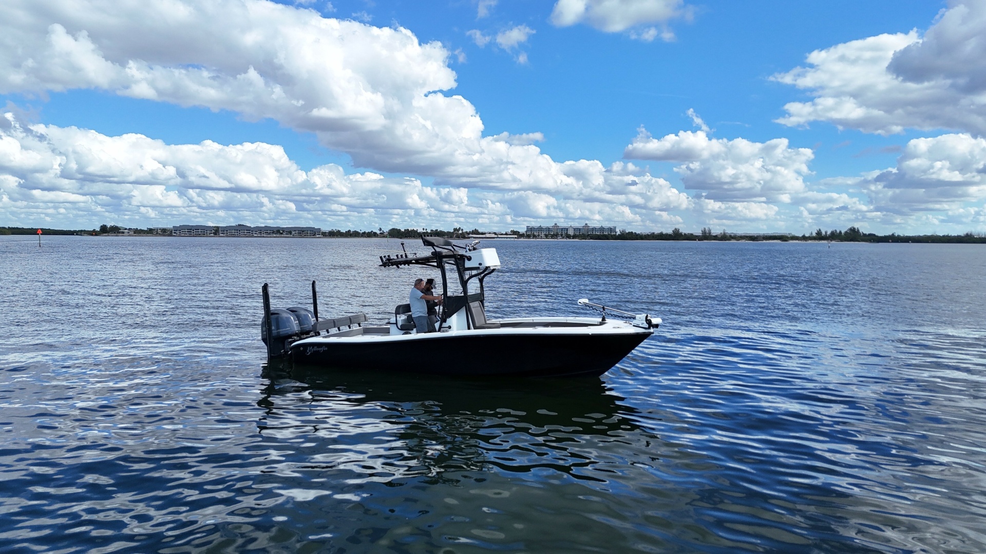 2018 Yellowfin 26 Hybrid