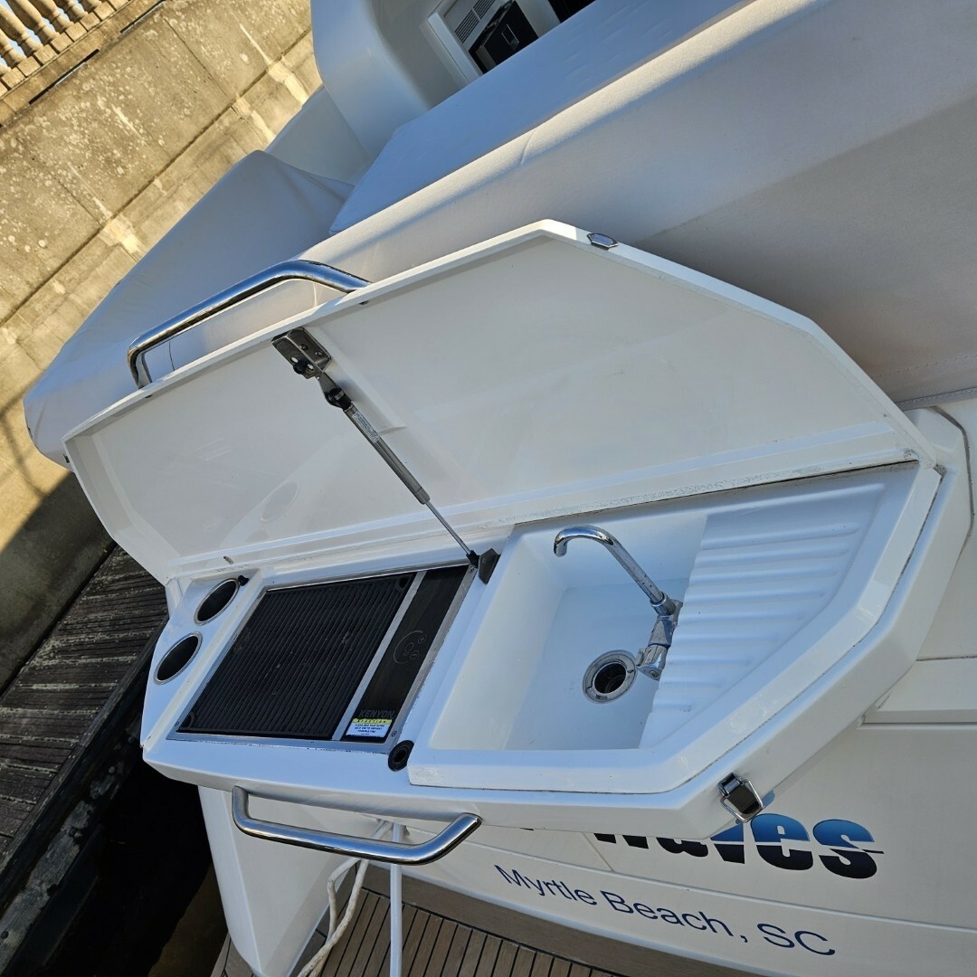 2020 Carver C37  Coupe