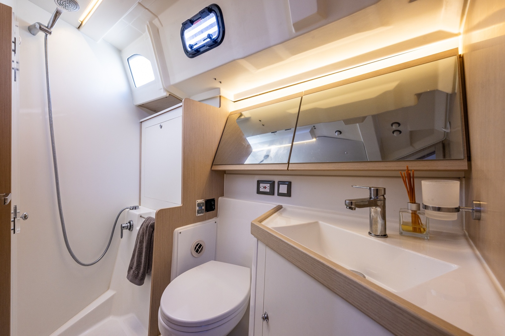 Cypress and Star II 46ft Beneteau Yacht For Sale