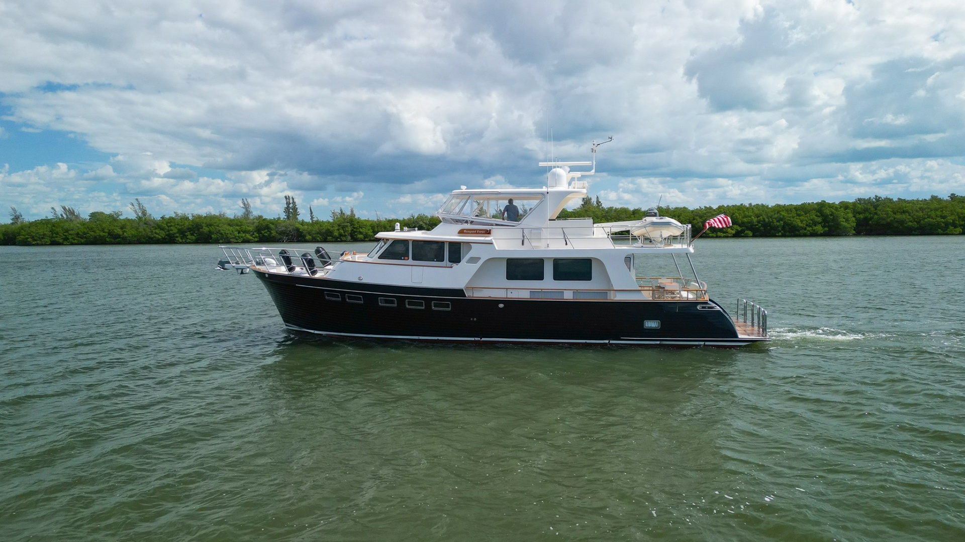 FWD STARBOARD PROFILE 