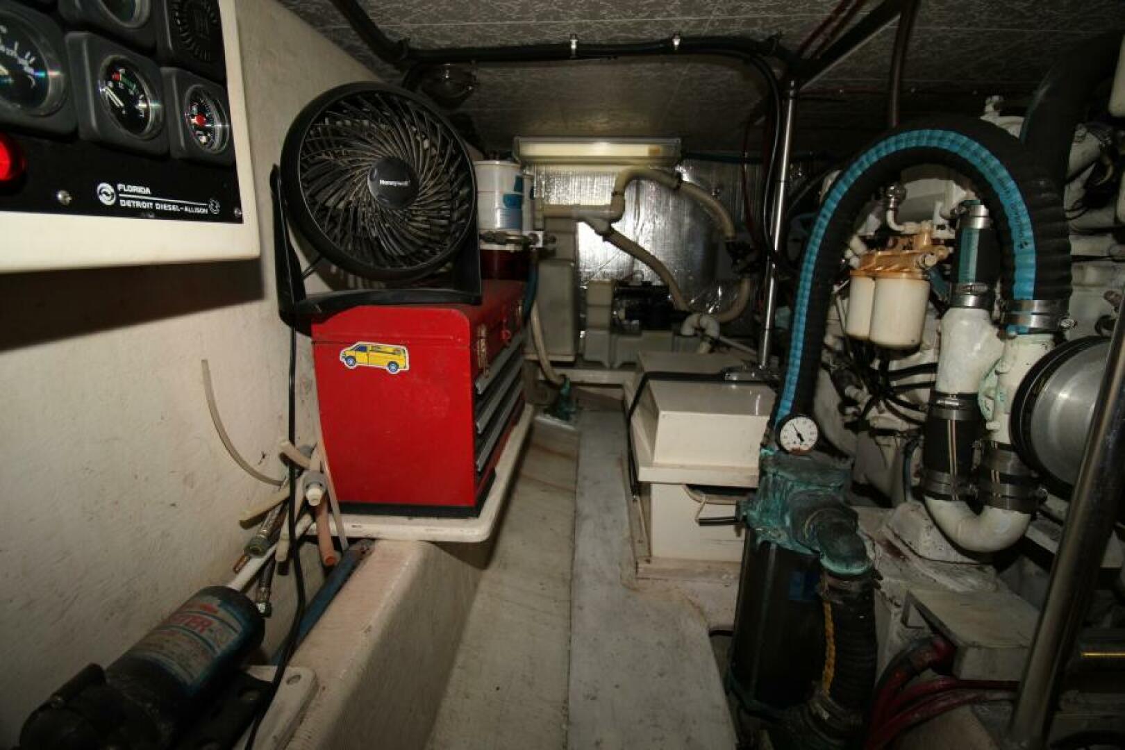 2000 Ricker 42 Classic