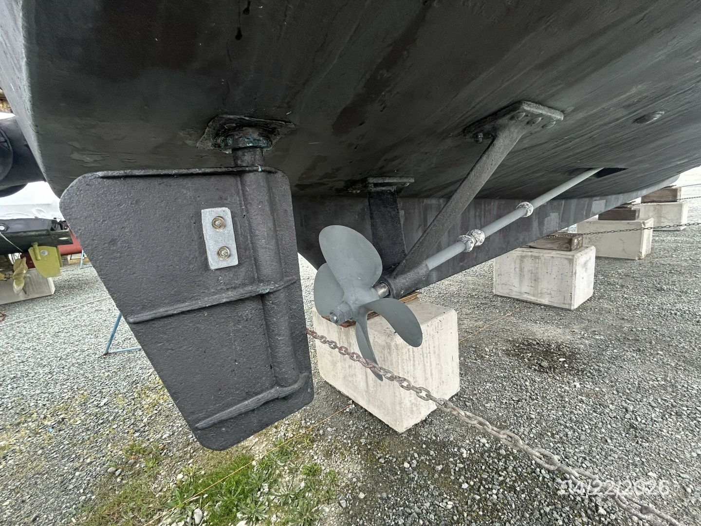 49' DeFever starboard running gear2