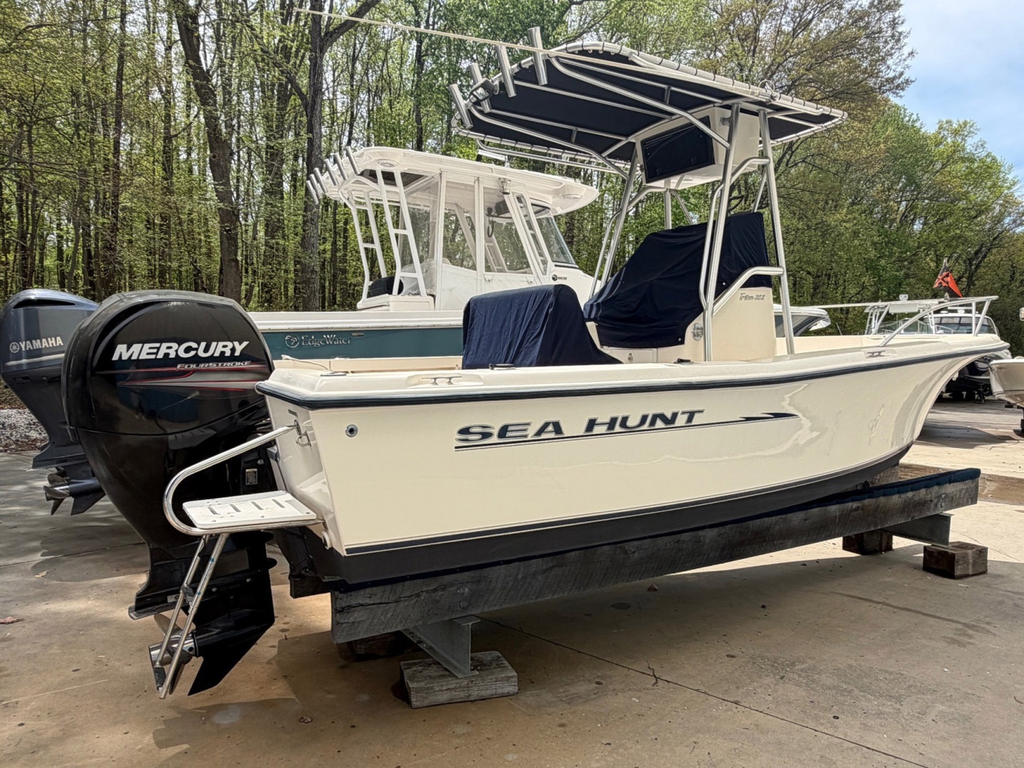 2004 Sea Hunt Triton 202