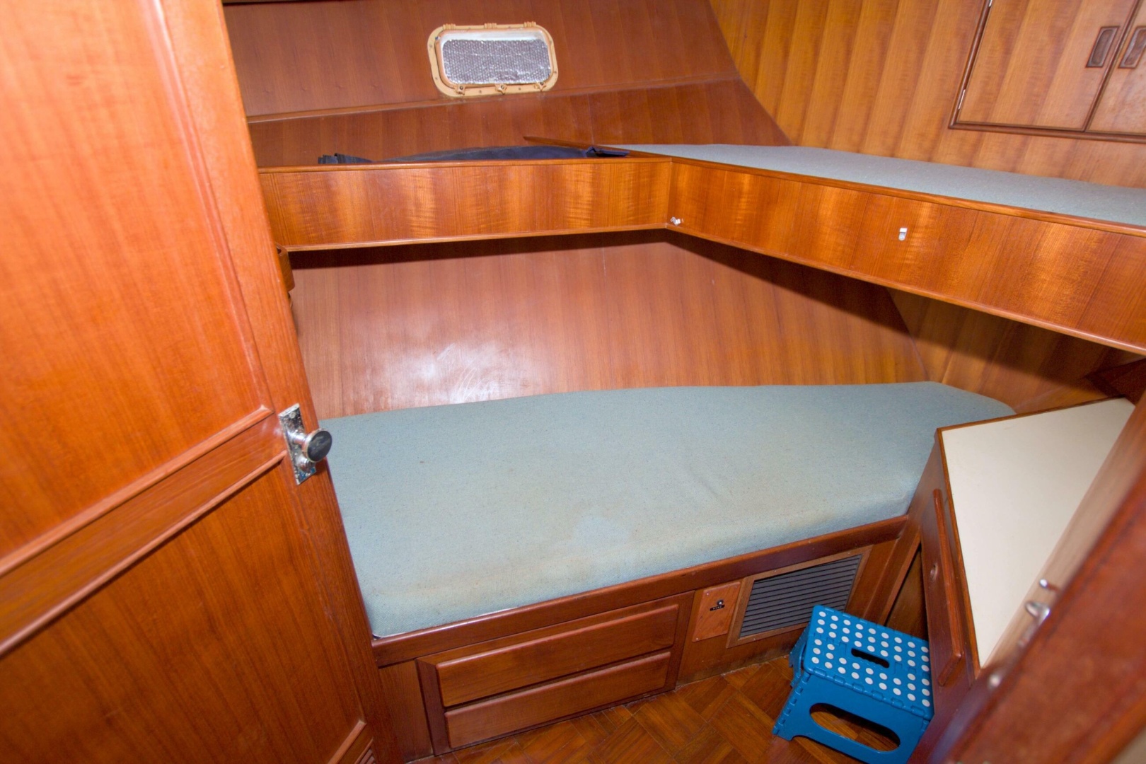 1984 Present Yachts 42 Sundeck