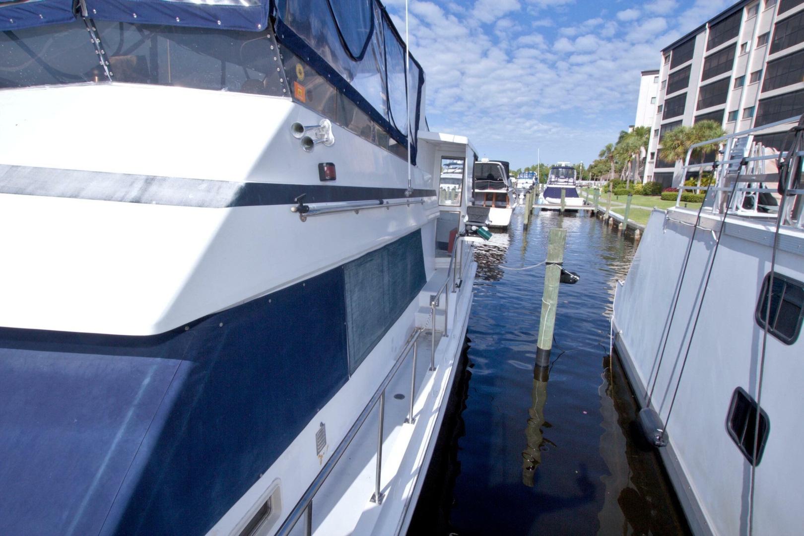 1984 Present Yachts 42 Sundeck