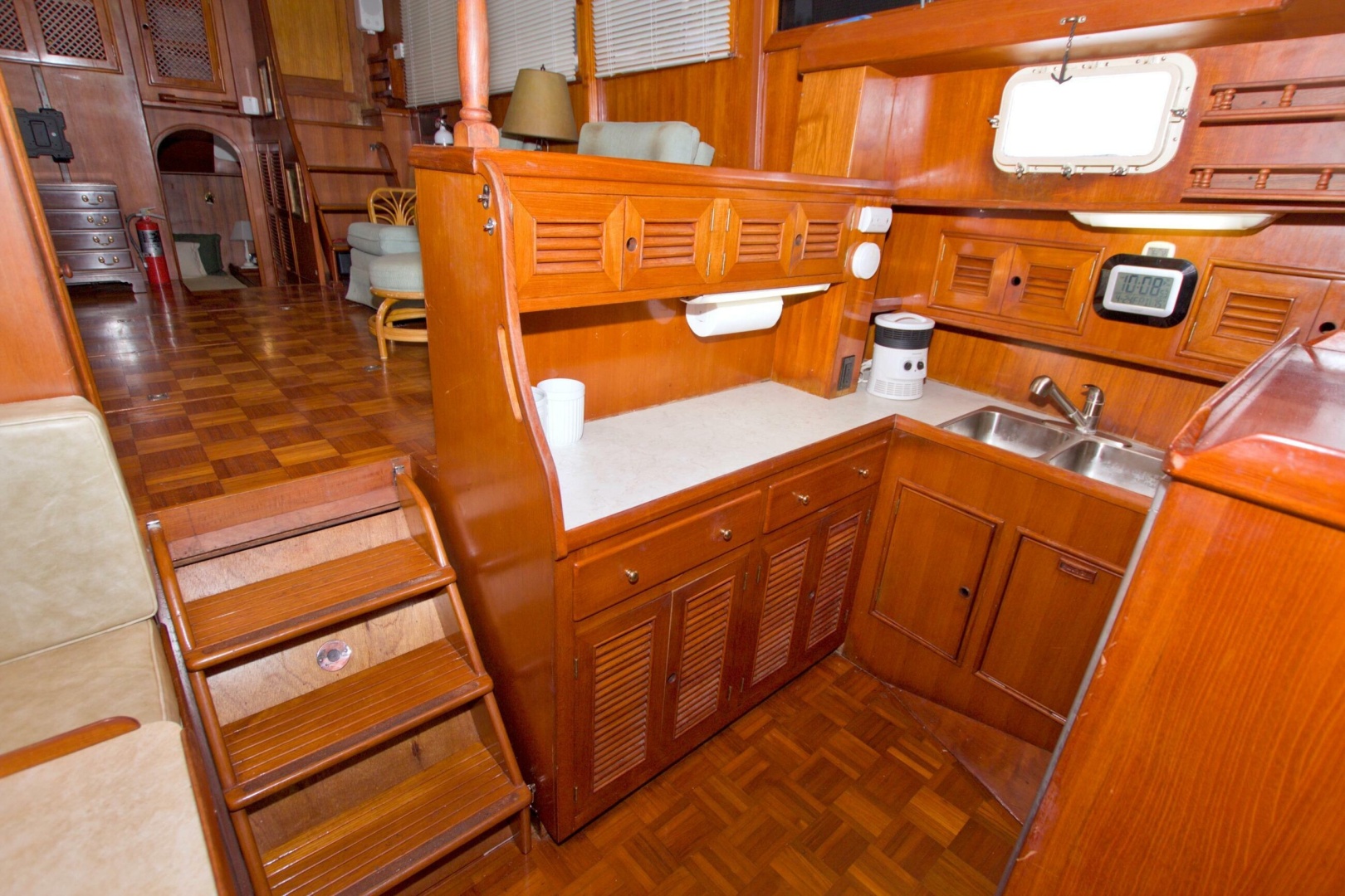 1984 Present Yachts 42 Sundeck