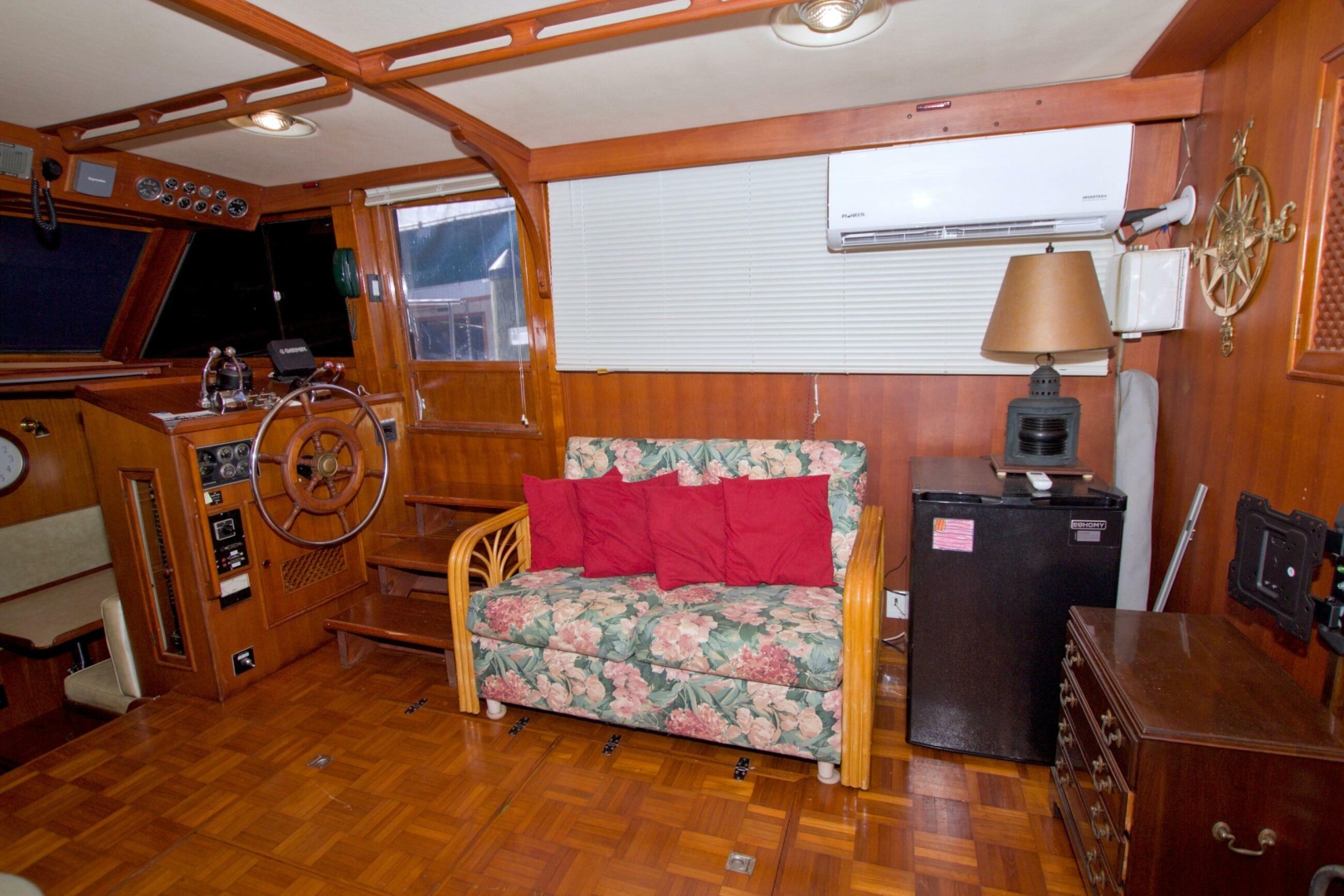 1984 Present Yachts 42 Sundeck