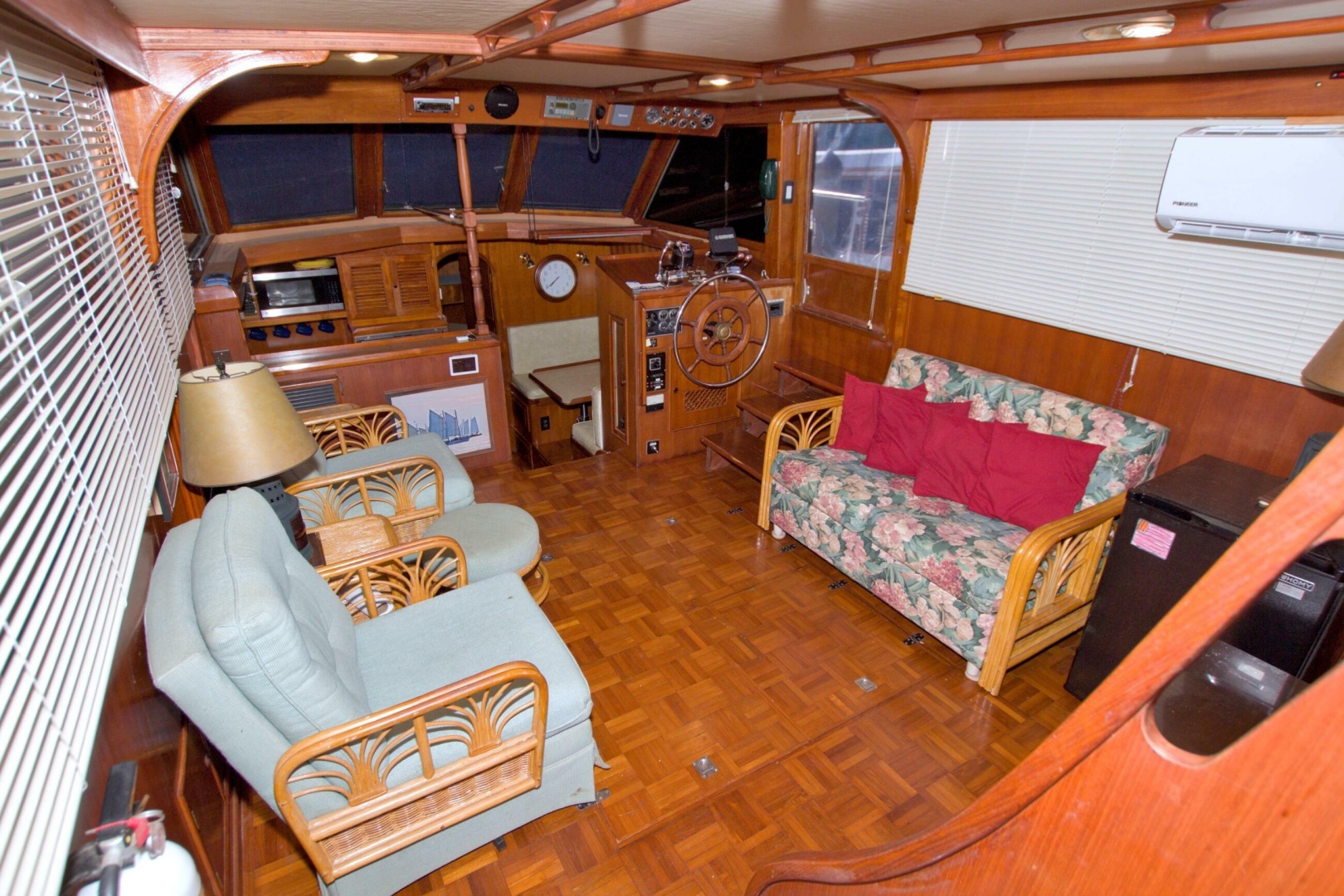 1984 Present Yachts 42 Sundeck
