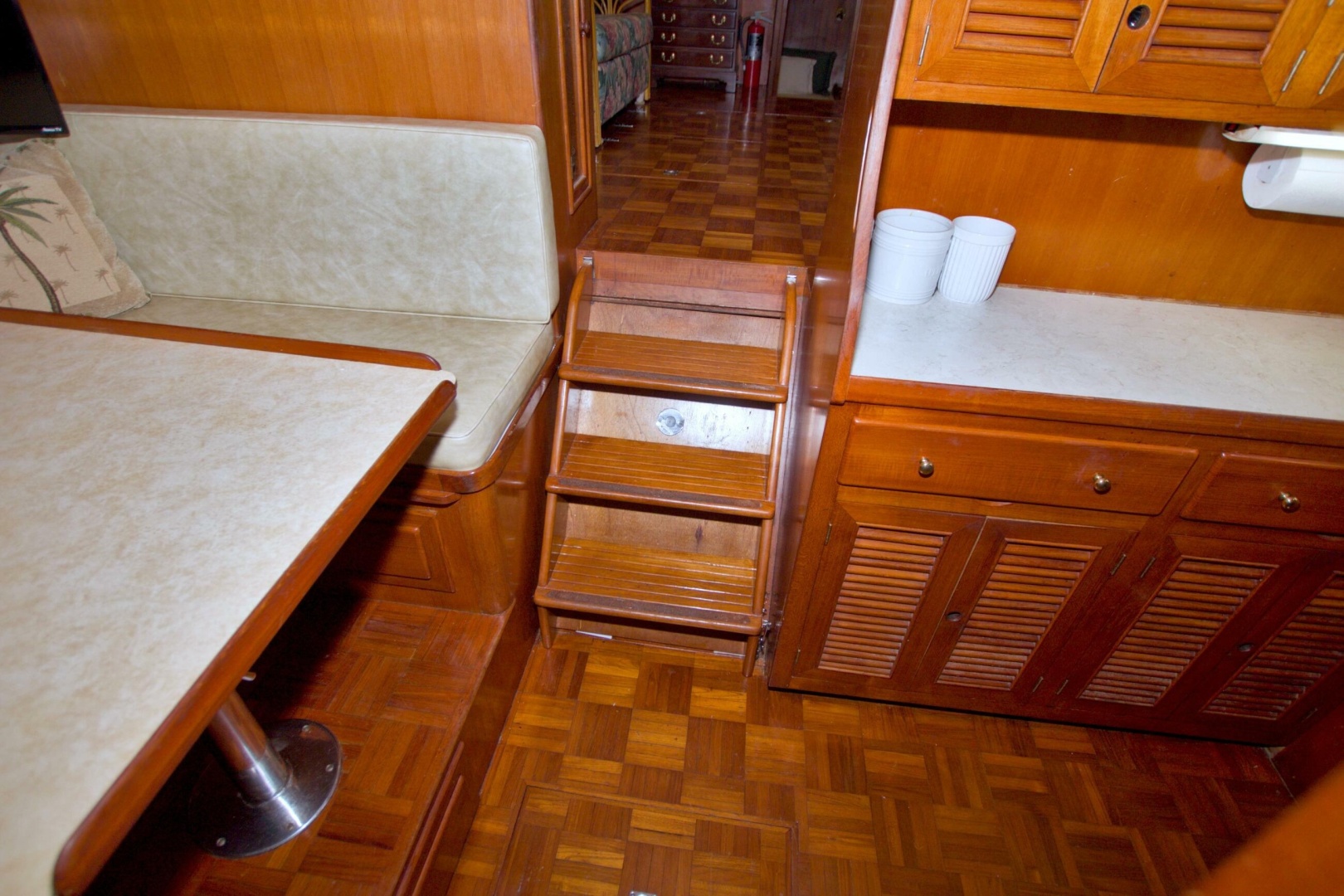 1984 Present Yachts 42 Sundeck