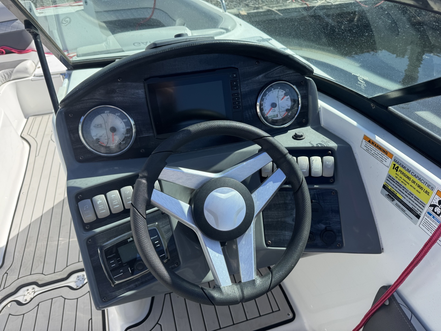 2019 Hurricane SunDeck 2486 OB