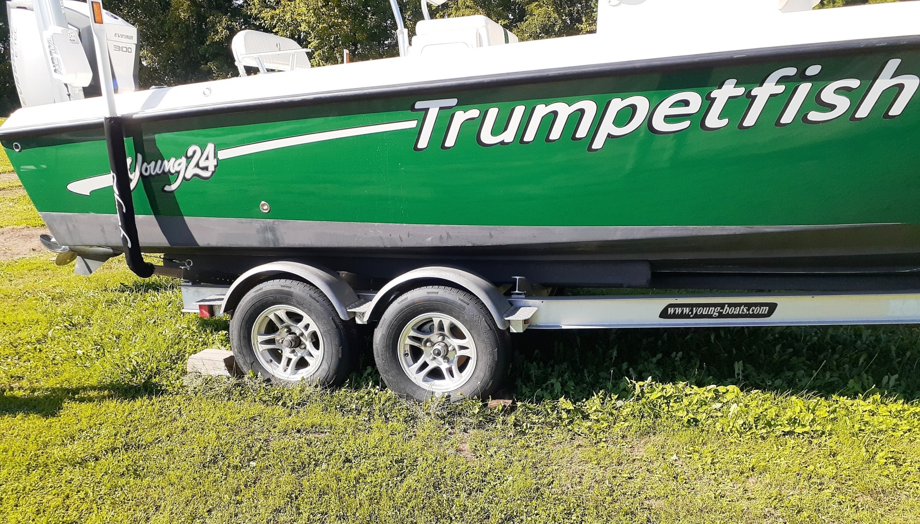 24ft Young Boats Yacht For Sale