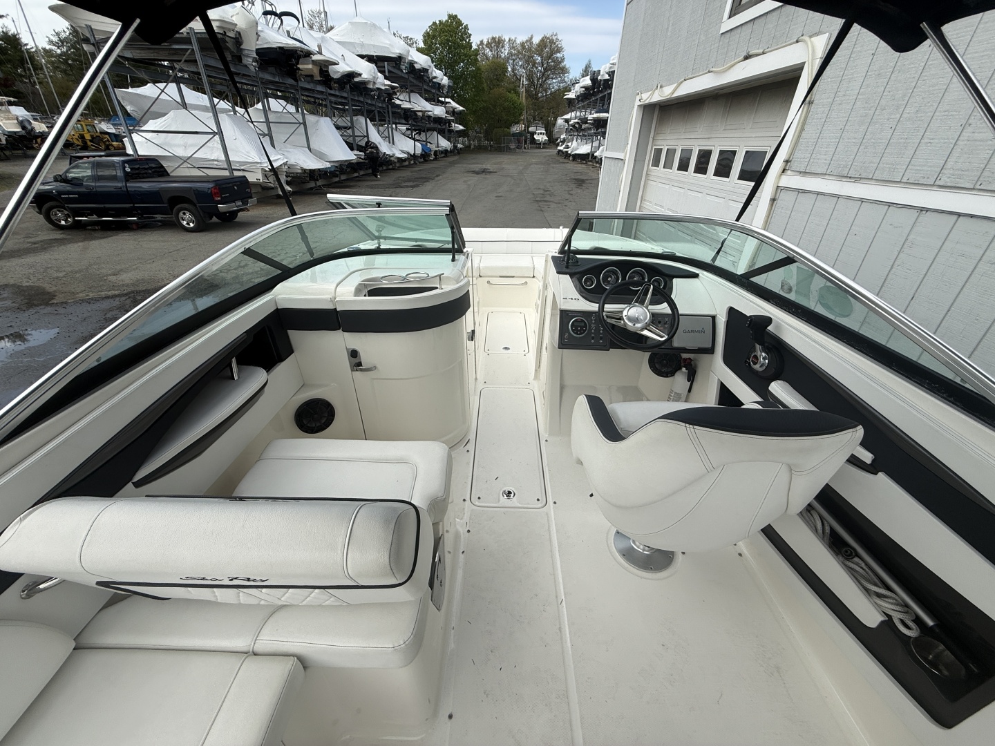 2015 Sea Ray 240 Sundeck
