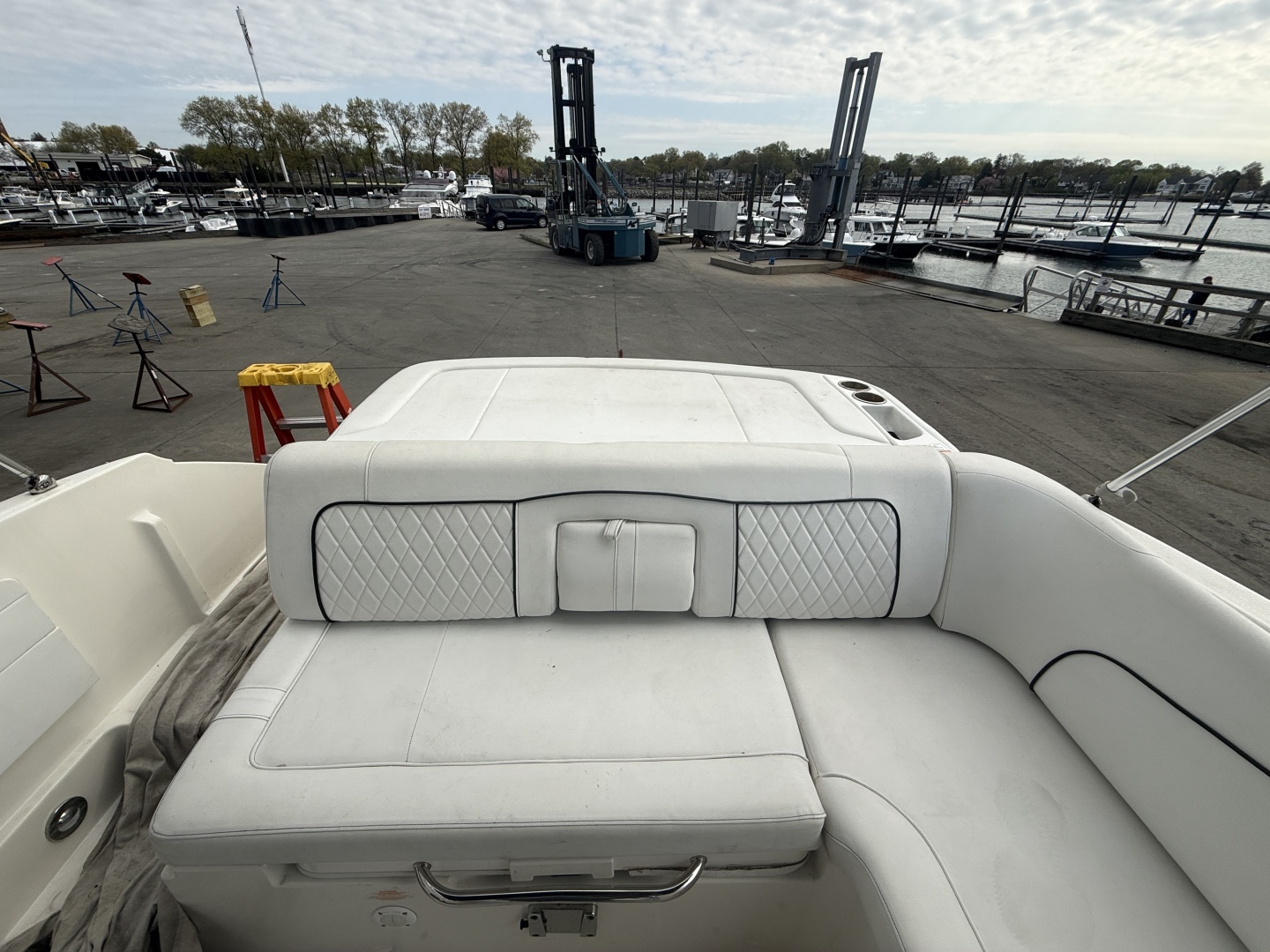 2015 Sea Ray 240 Sundeck