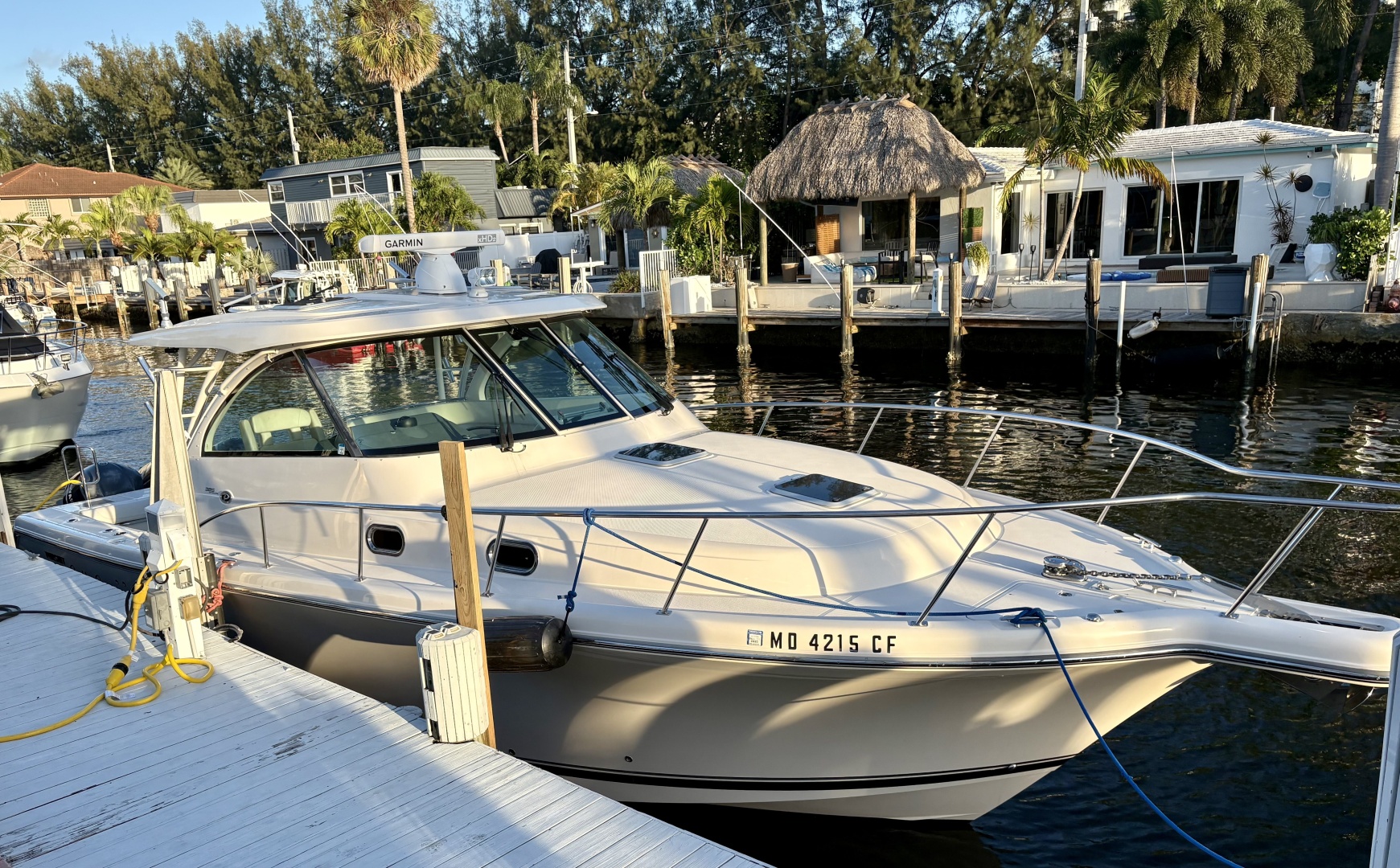 Pursuit 38 SALTY SUSEA - Profile 