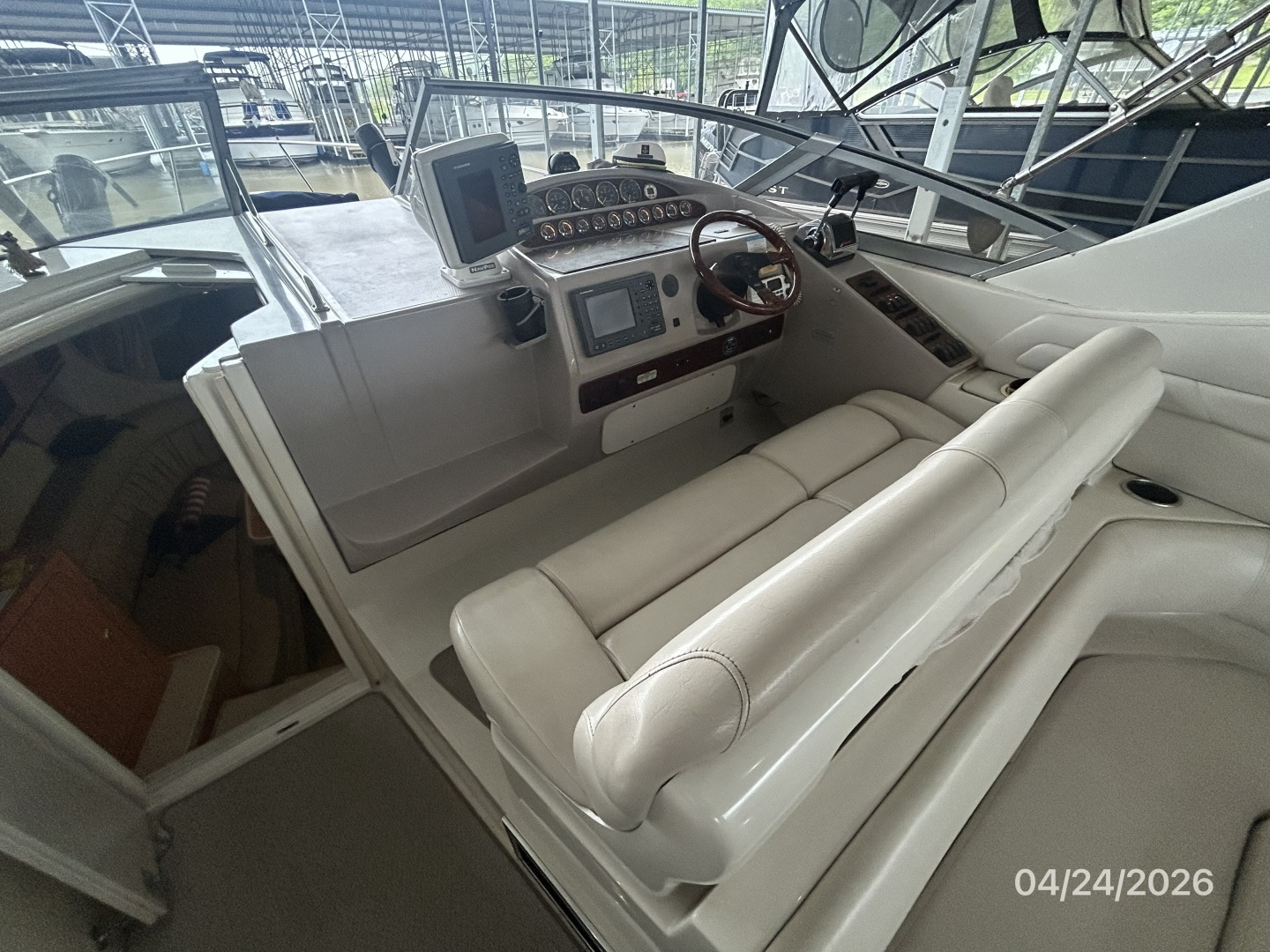 32' Regal helm1