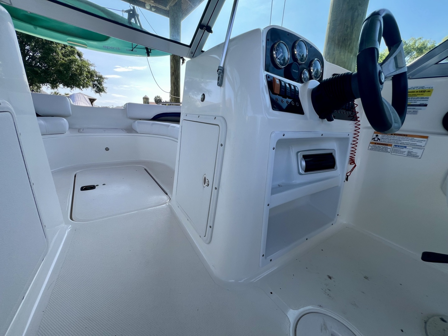 2013 Hurricane SunDeck 187 OB