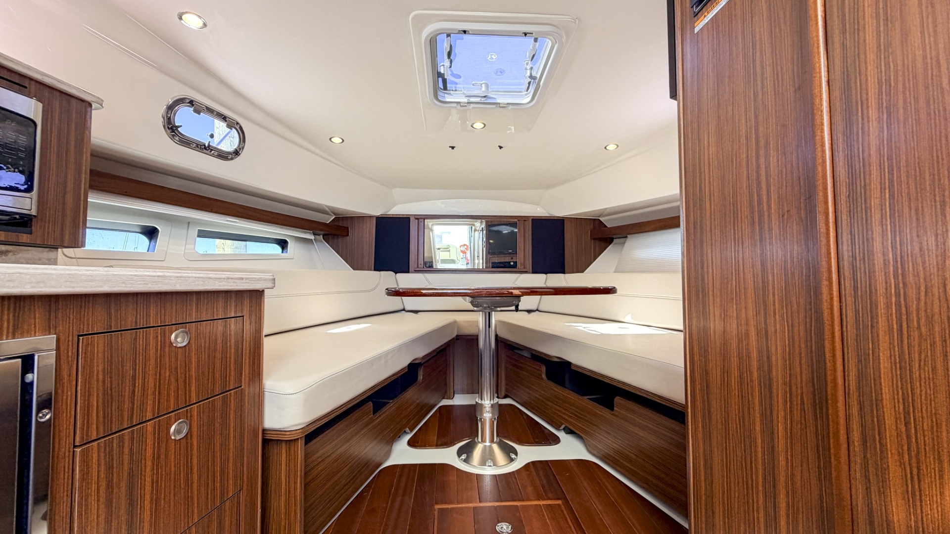 38ft Pursuit Yacht For Sale