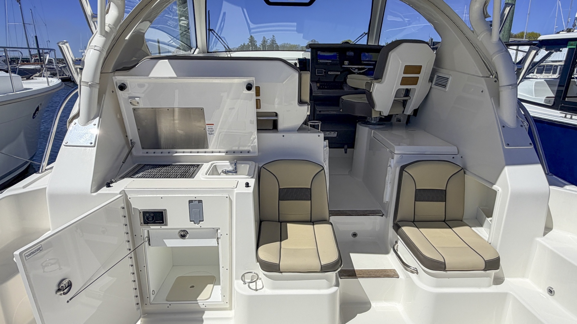 38ft Pursuit Yacht For Sale