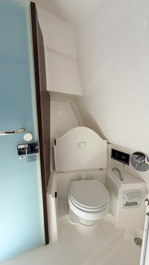 38ft Pursuit Yacht For Sale