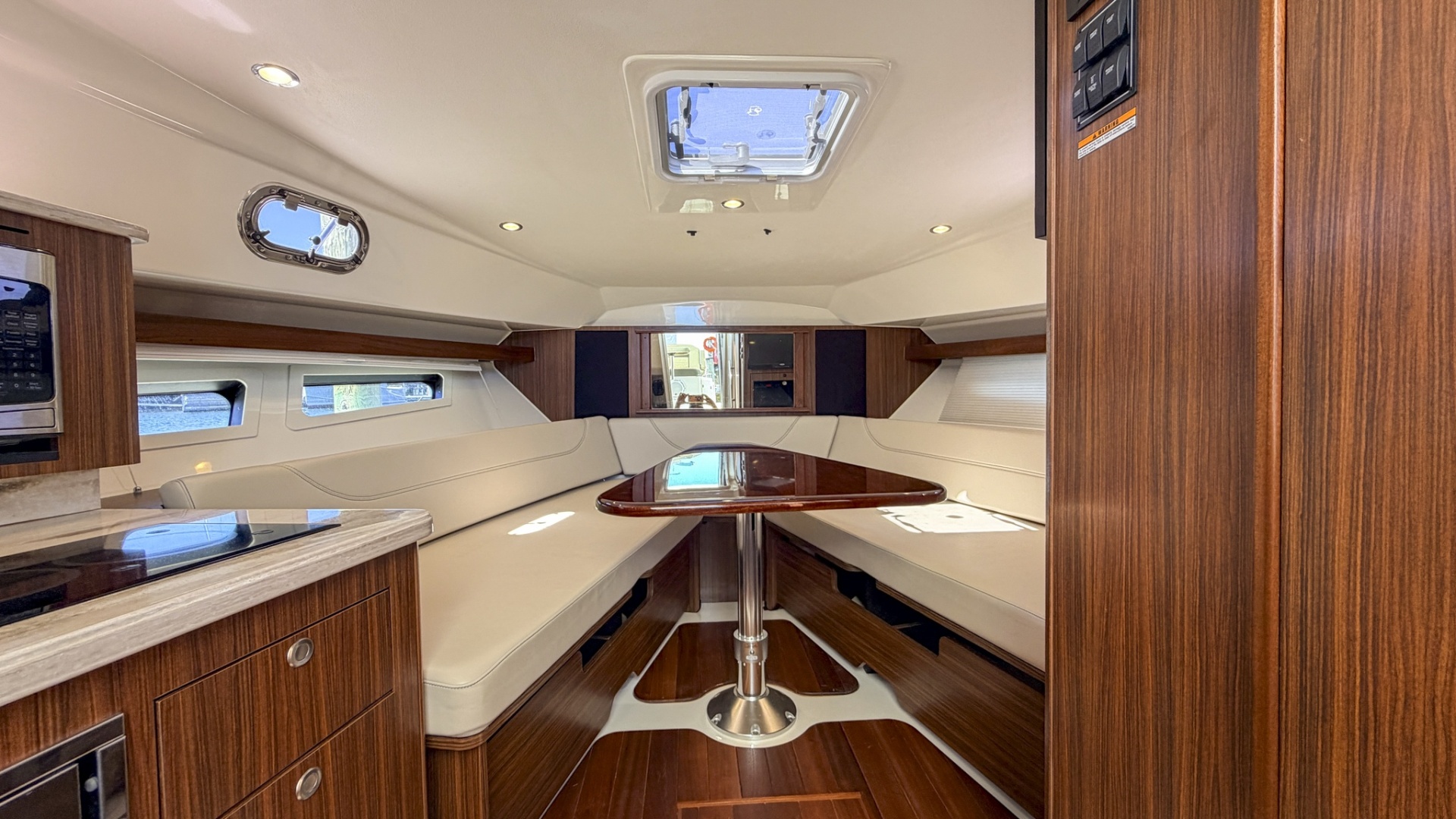 38ft Pursuit Yacht For Sale