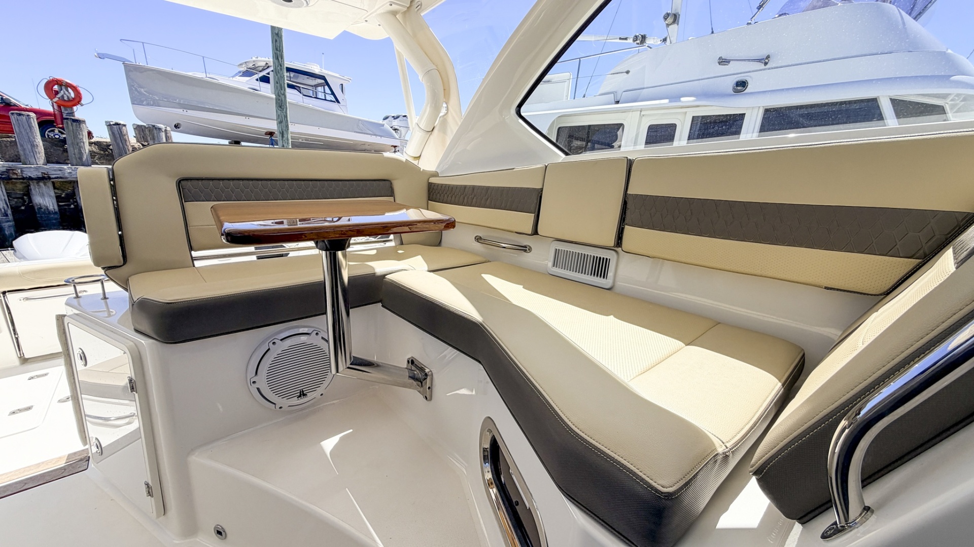 38ft Pursuit Yacht For Sale