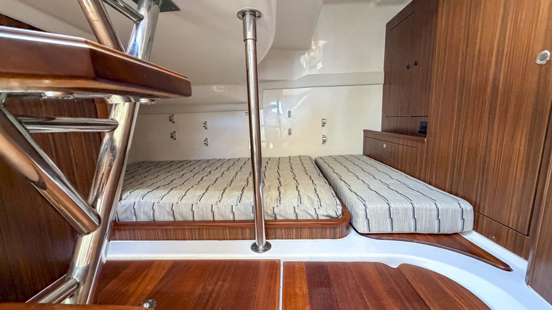 38ft Pursuit Yacht For Sale