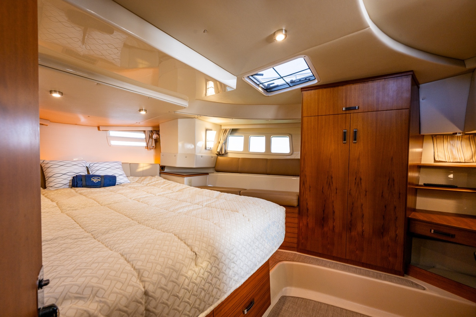 2020 Ranger Tugs R-41 CB