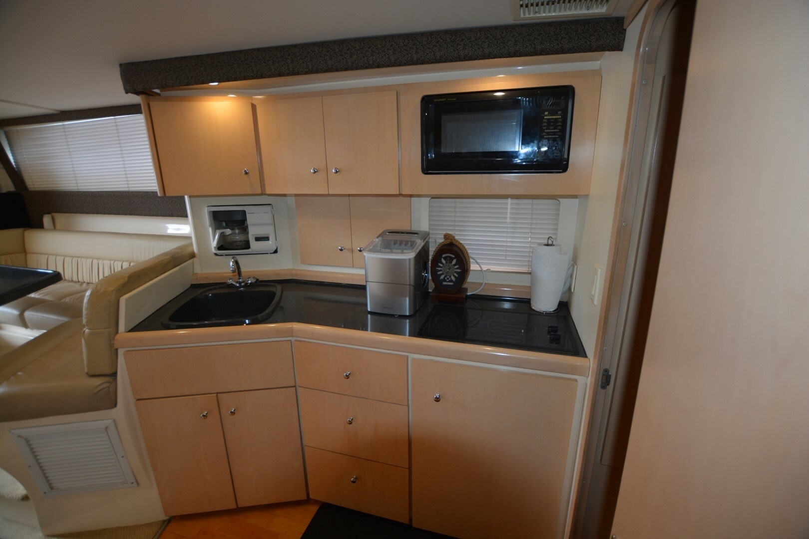 Miss Kitty 35ft Carver Yacht For Sale