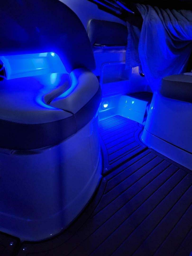 2022 Crownline E255 XS