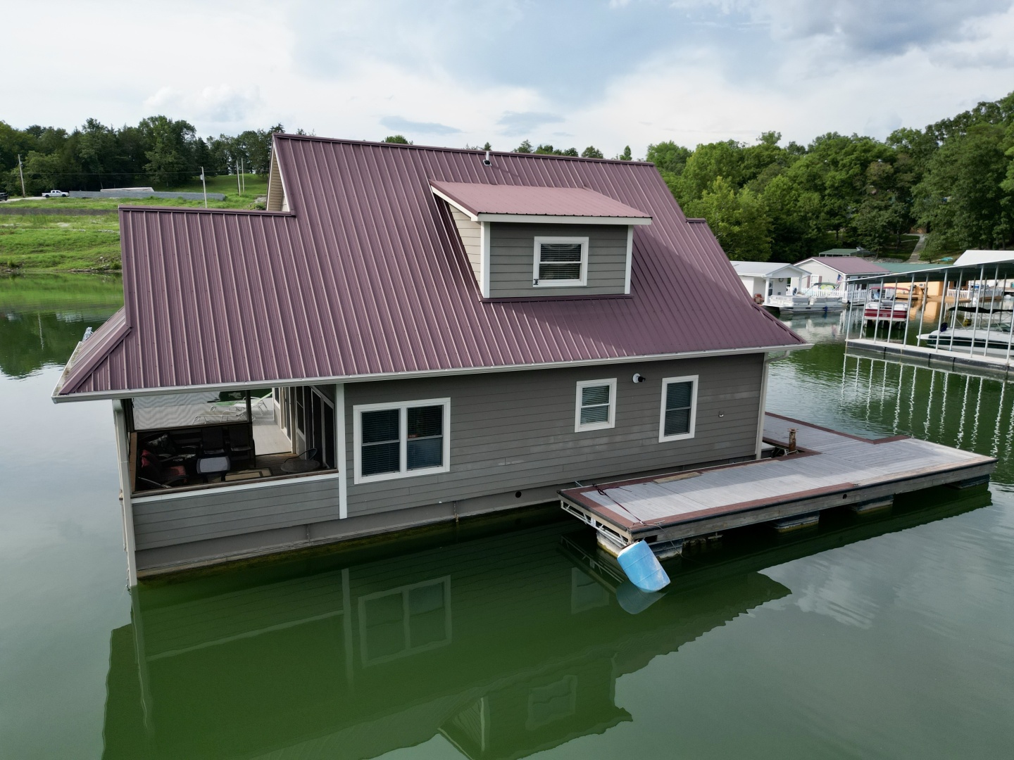 2010 Custom Floating Cabin - Approx 1340sqft