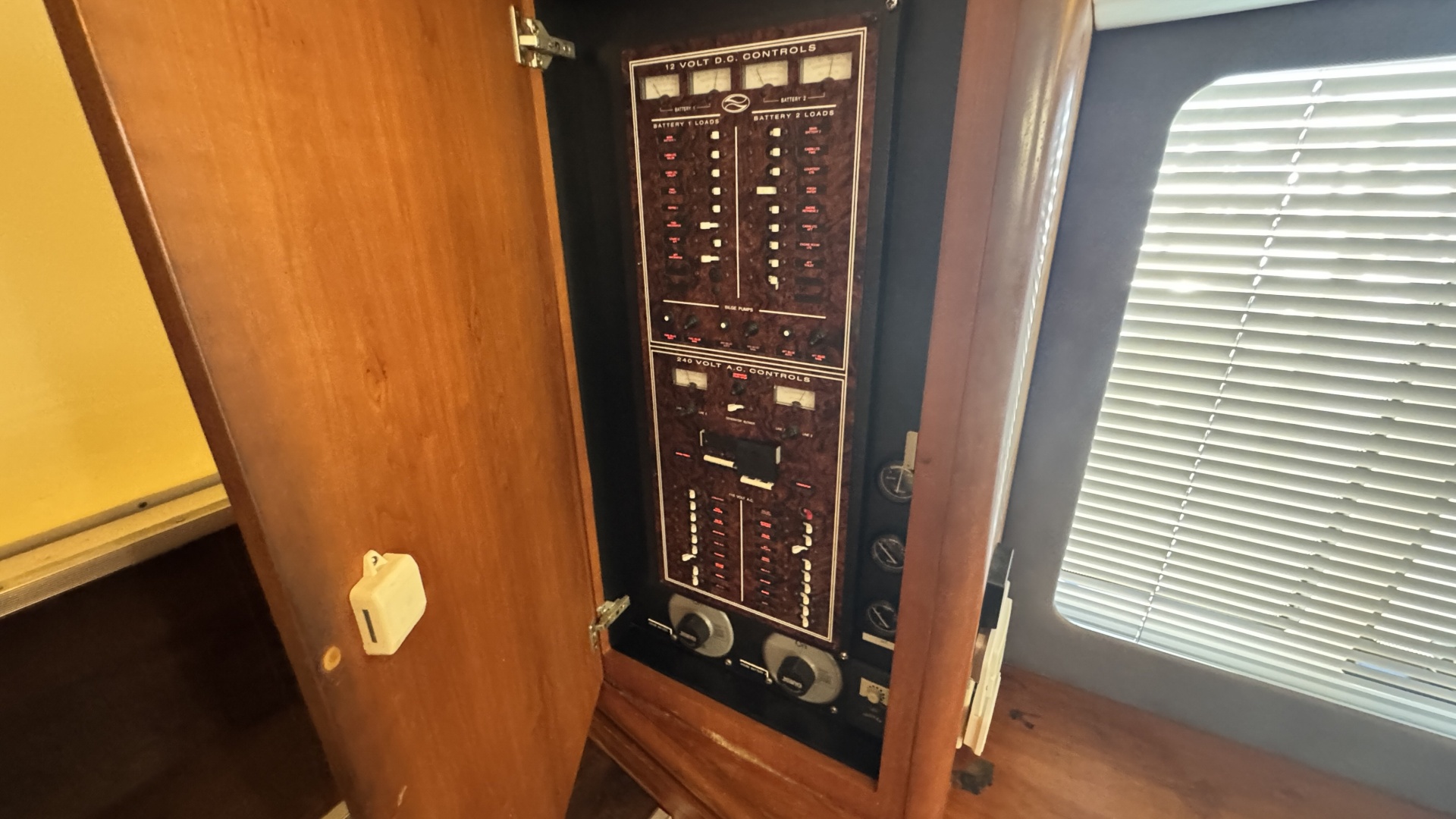 Turn the Paige 43ft Silverton Yacht For Sale