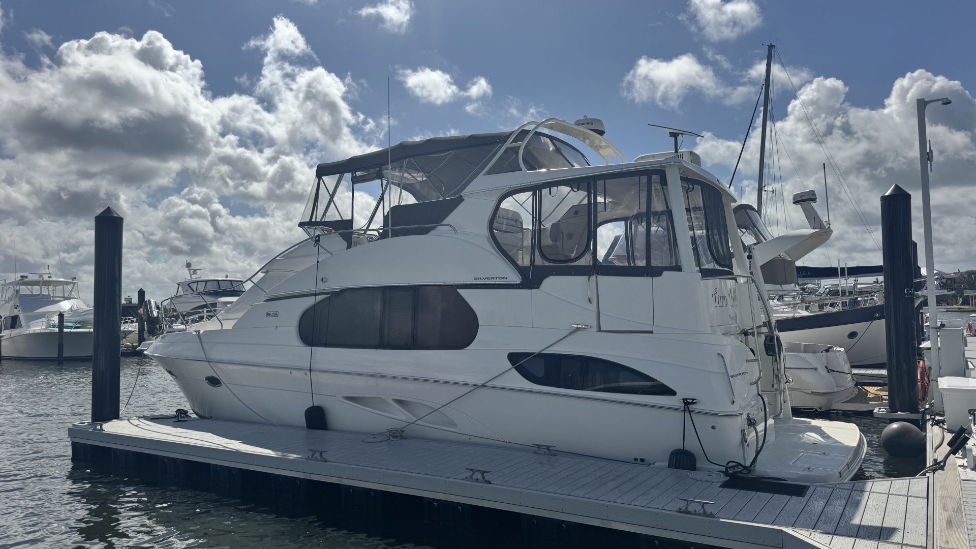 2003 Silverton 43 Motor Yacht