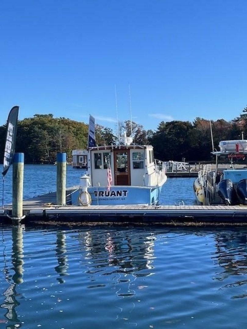 1989 Blue Seas Out Island Explorer